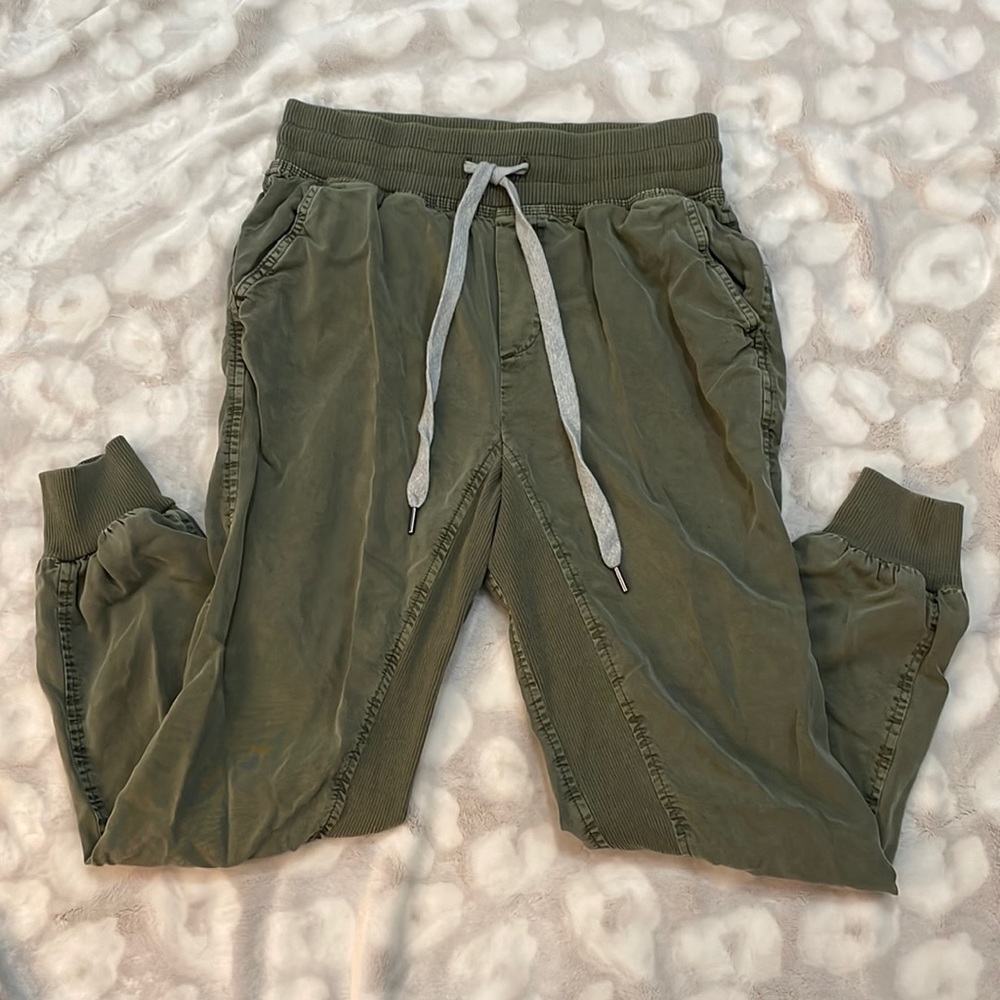 Aerie Hi-Rise Green Joggers Size XS